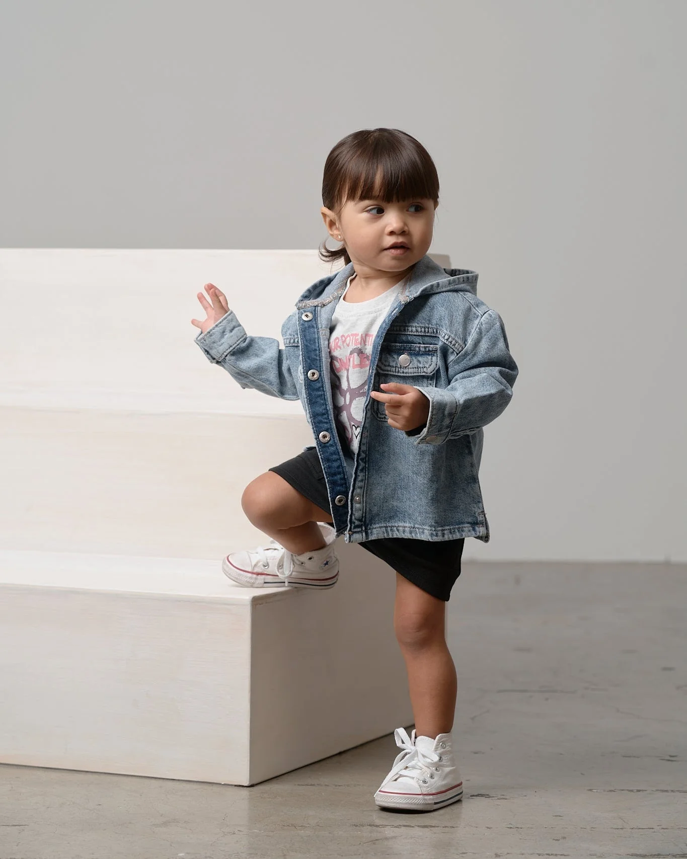 Lightweight Hooded Denim Jacket - Image 10