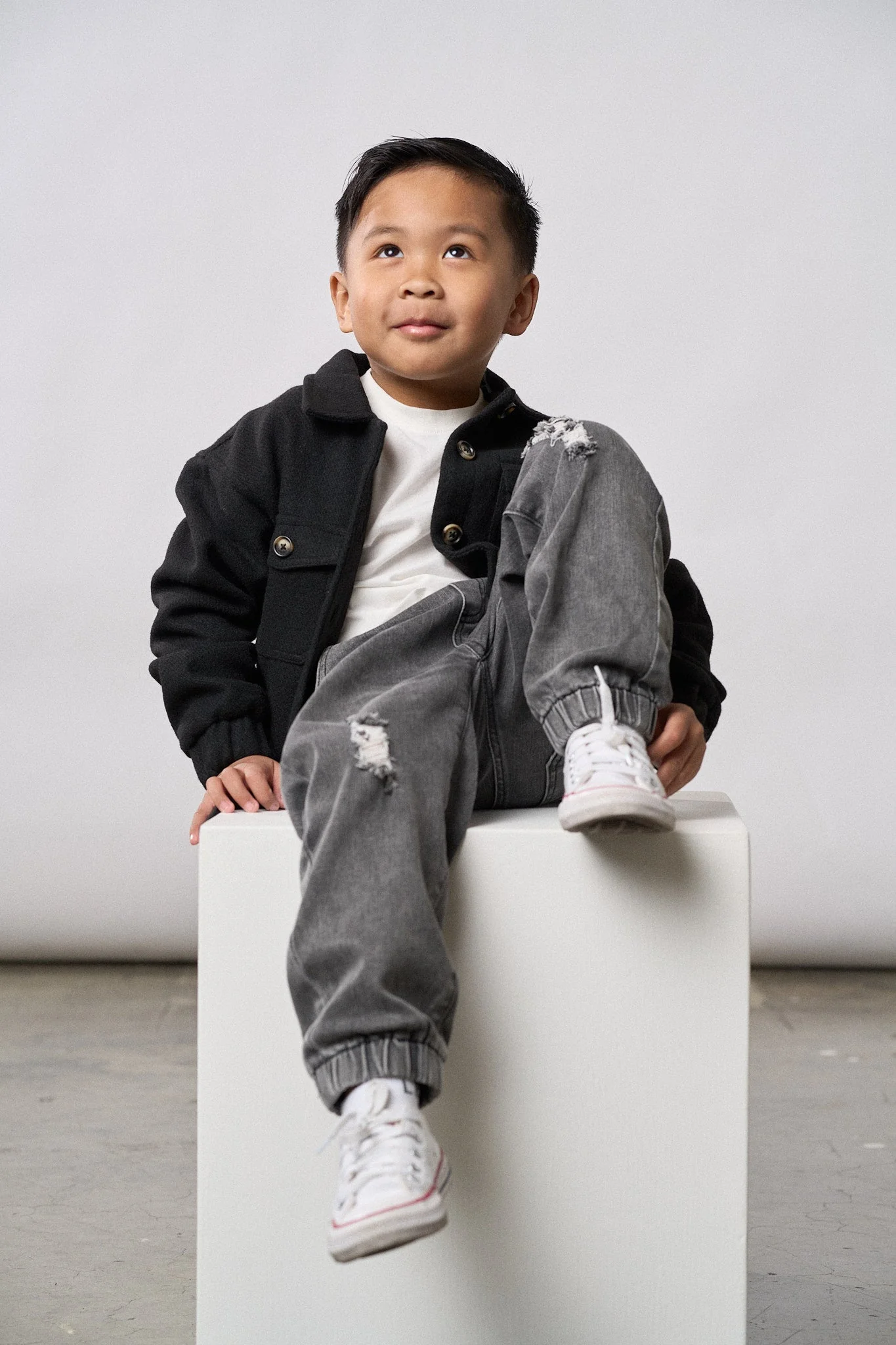 Relaxed Distressed Denim Jogger - Grey - Image 4