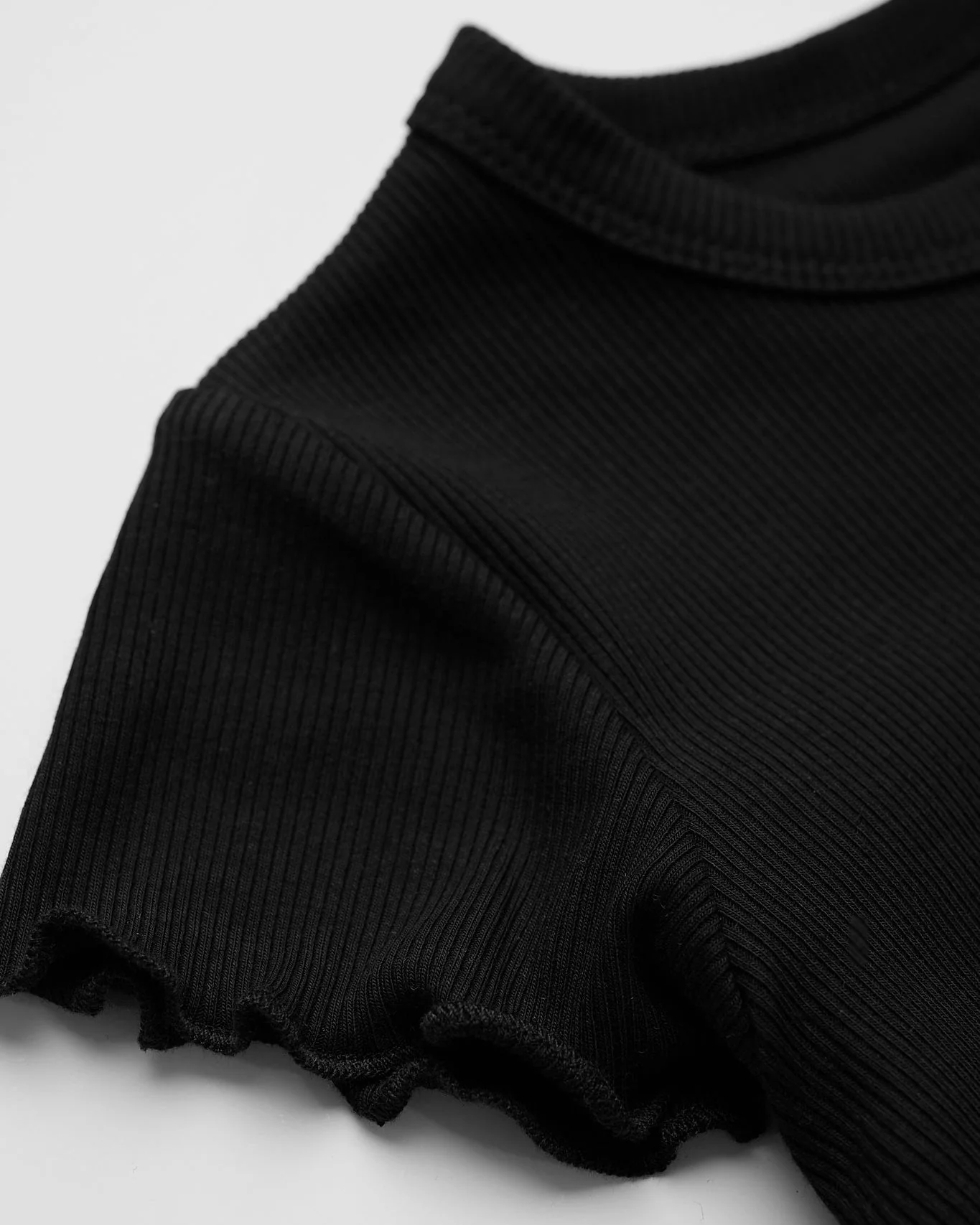 Ribbed Lettuce Trim Tee - Black - Image 10
