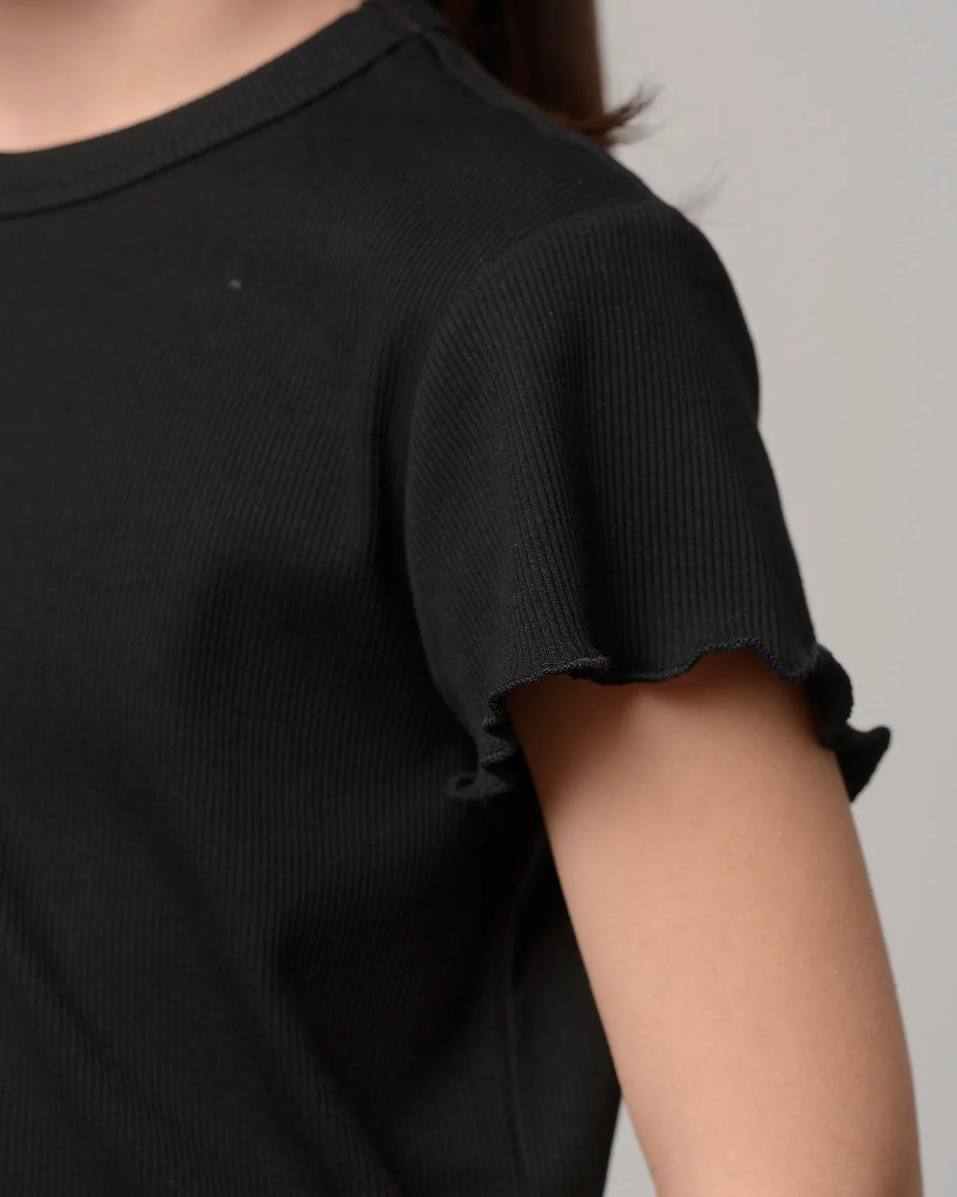 Ribbed Lettuce Trim Tee - Black - Image 8