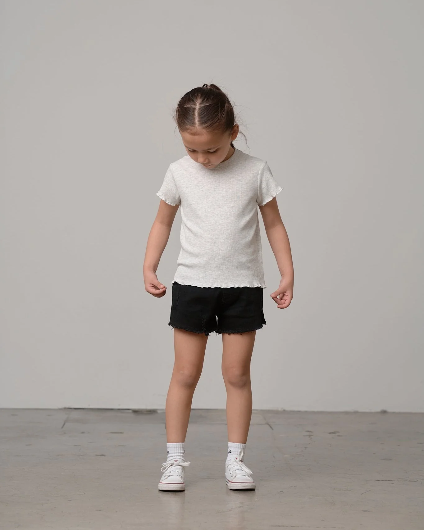 Ribbed Lettuce Trim Tee - Grey - Image 3